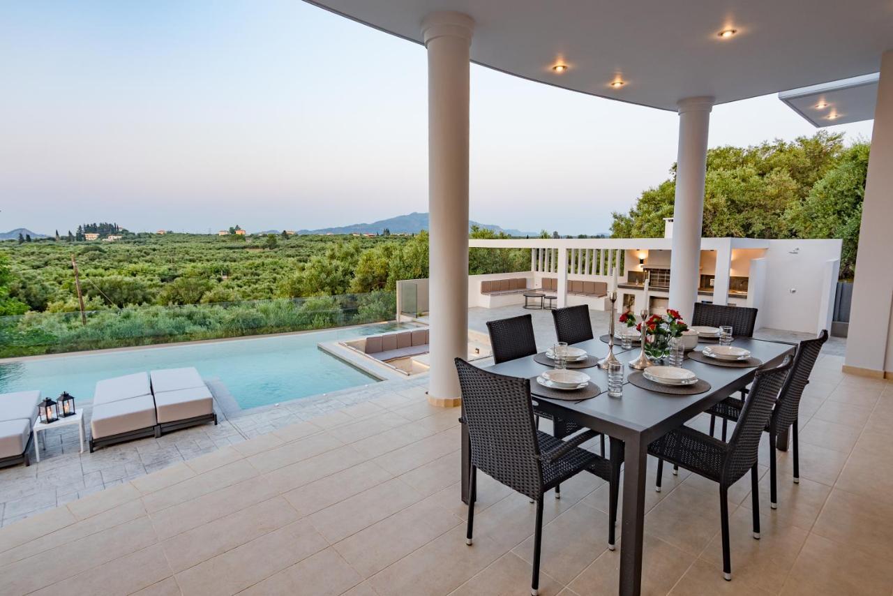 Moonstone Villa Mouzákion